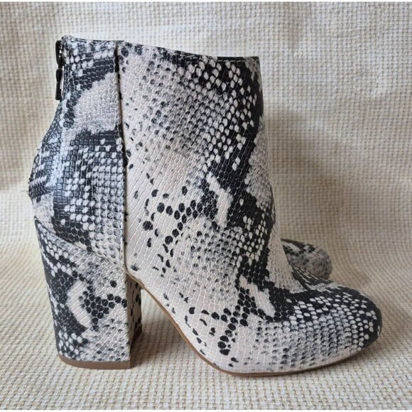 Madden Girl Women Ankle Boots Block Heel Snake Skin Print Zips 7M Cream Gray - Picture 6 of 12